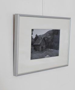 Aluminum picture frames with easy change